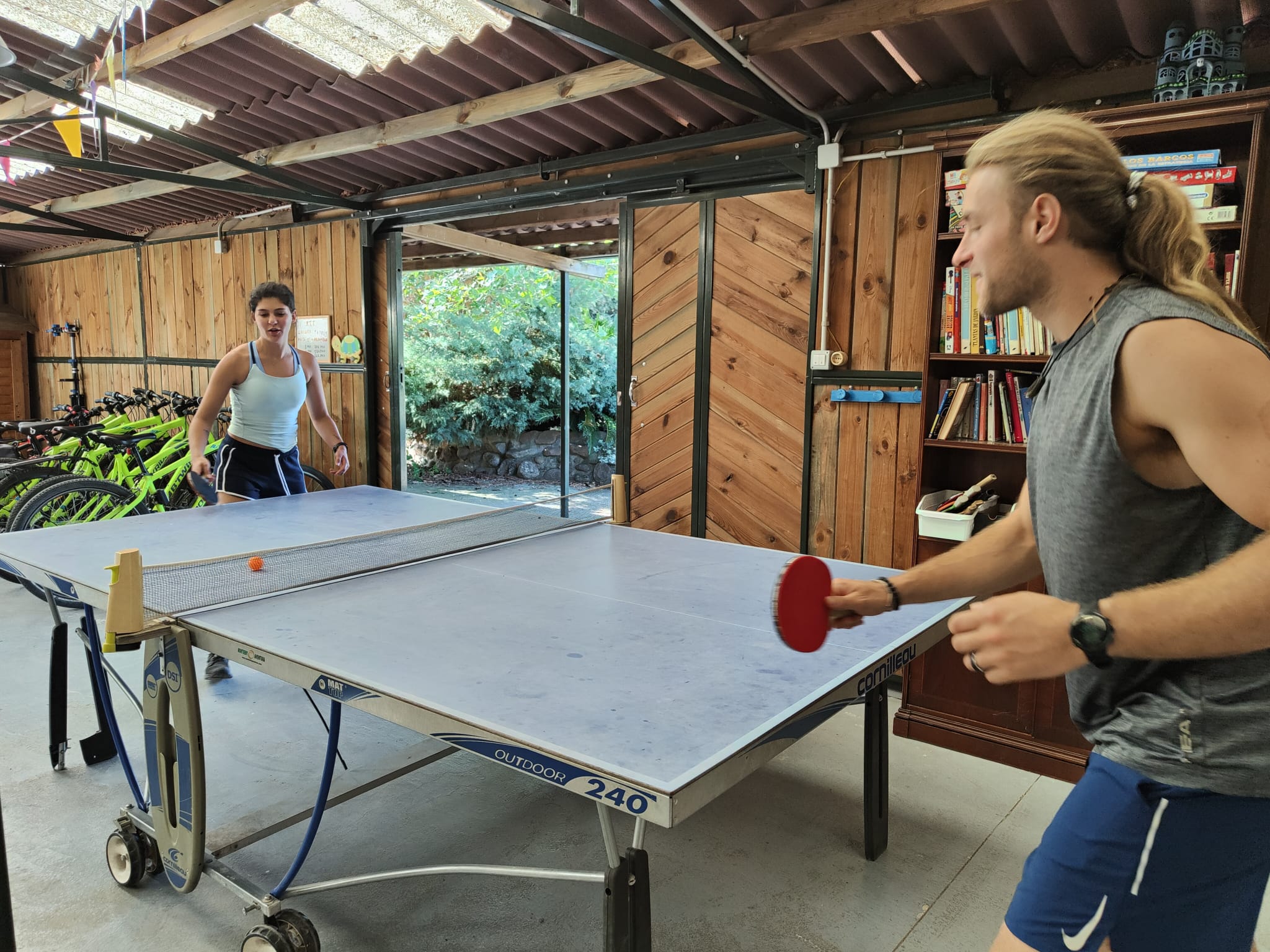 Ping-pong a l'espai de Montseny Aventura